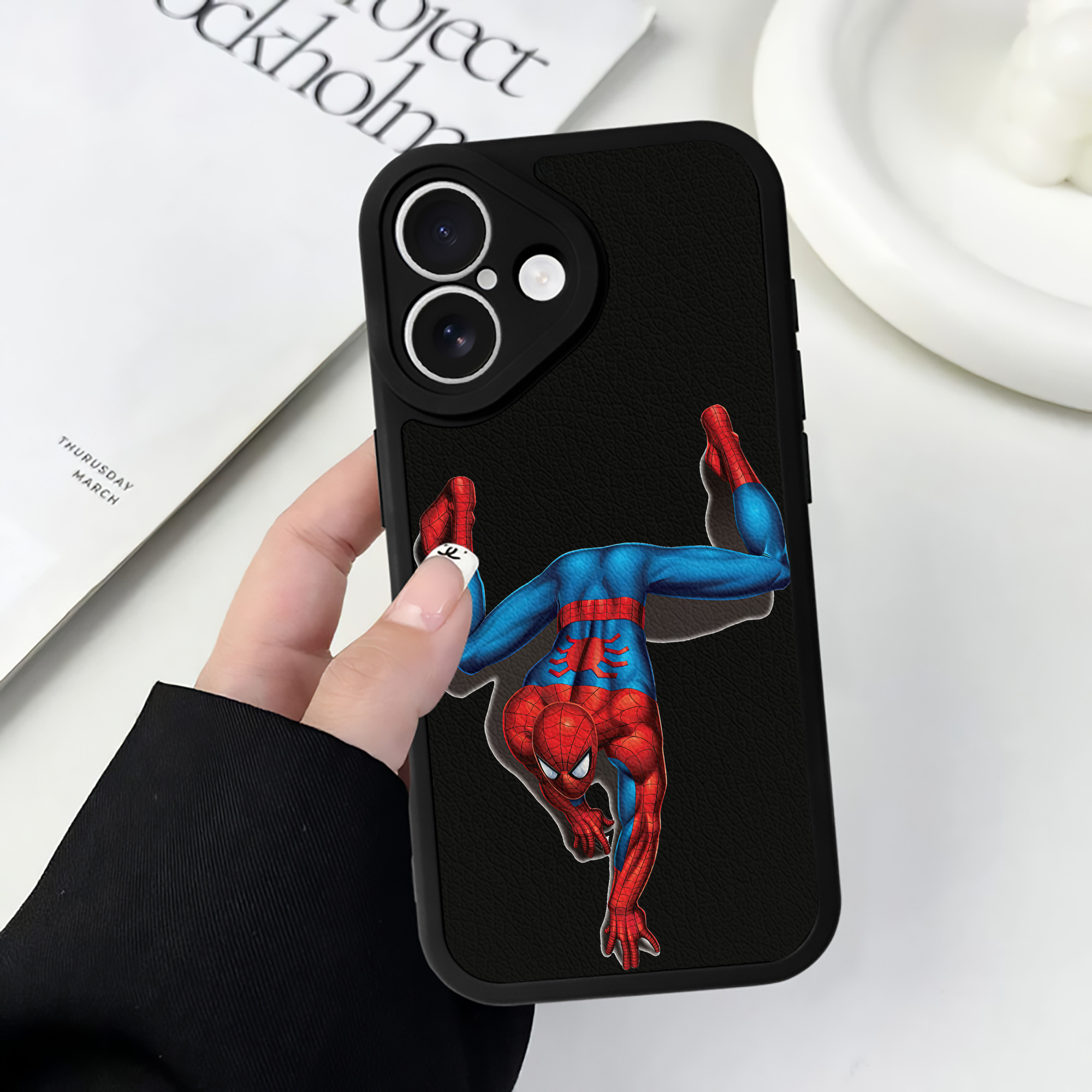 Spider Man スパイダーマン 【iPhone 16シリーズ対応】シリコンスマホケース（レザー調） 材質：シリコン